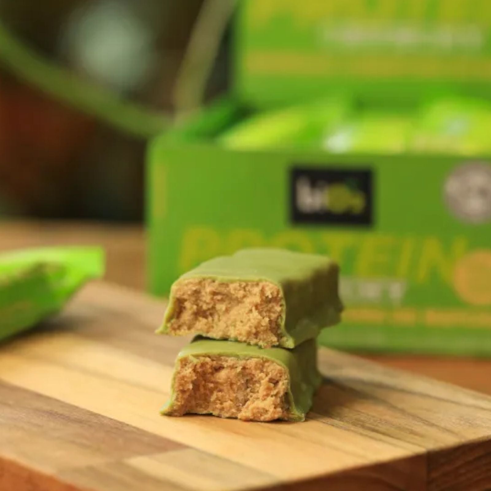 Barra BiO2 Protein Crunchy Baunilha com Cobertura de Matchá | 9x50g